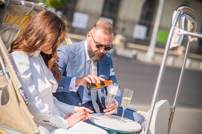 Tuk Tuk Bucharest Romantic Tour with miniBAR - Triumph Arch and Dorobanți villas: the best photo stop and the classy contrast