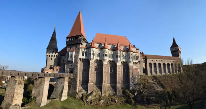 Turda salt mine and Corvin Castle day tour from Cluj - Corvin Castle in Hunedoara: Gothic architecture with Hunyadi legends