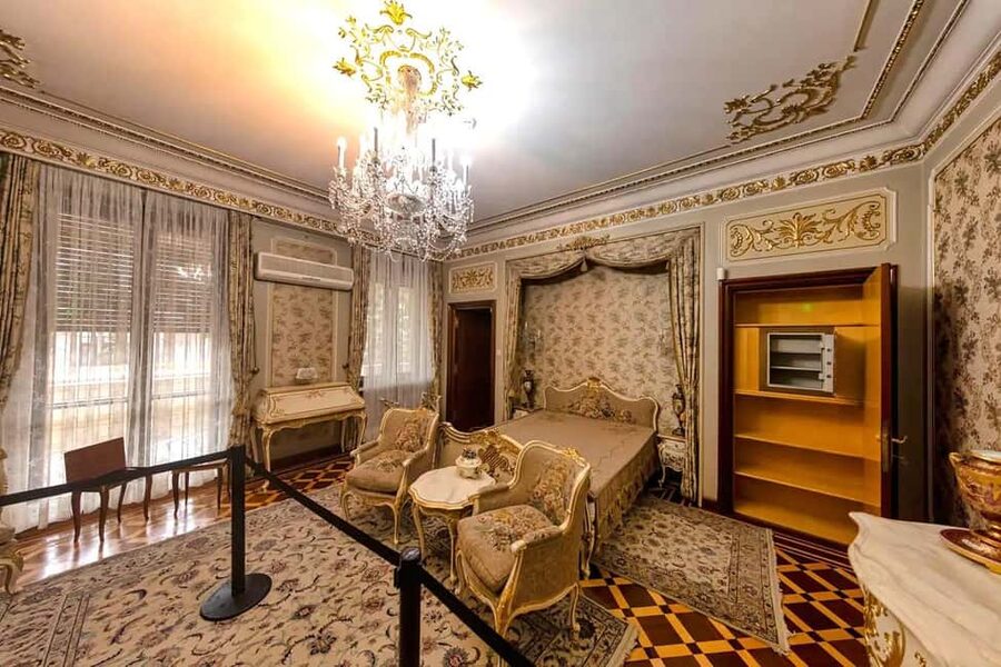 Visit Parliament Palace, Ceausescu Mansion & Village Museum - Practical tips that make this day smoother