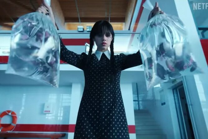 Wednesday Adams Family - Visit 6 filming locations, Private tour - How to Get the Best Photos Without Slowing Everyone Down